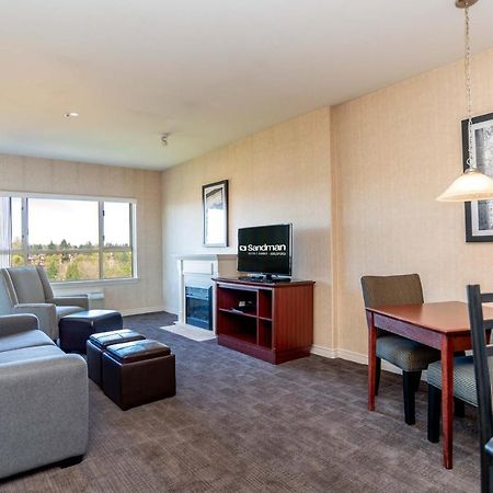 Sandman Suites Surrey - Guildford Екстериор снимка