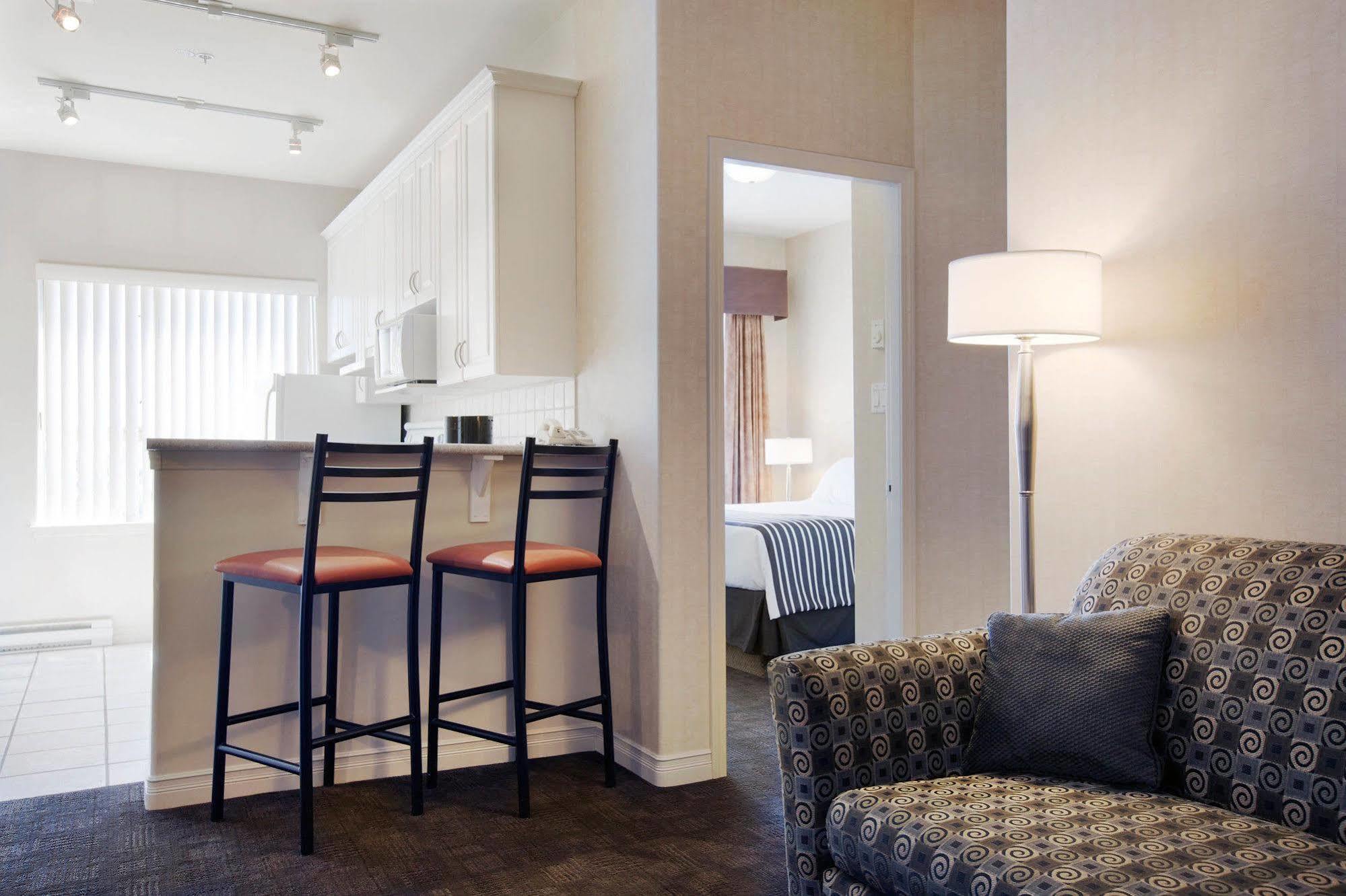 Sandman Suites Surrey - Guildford Екстериор снимка