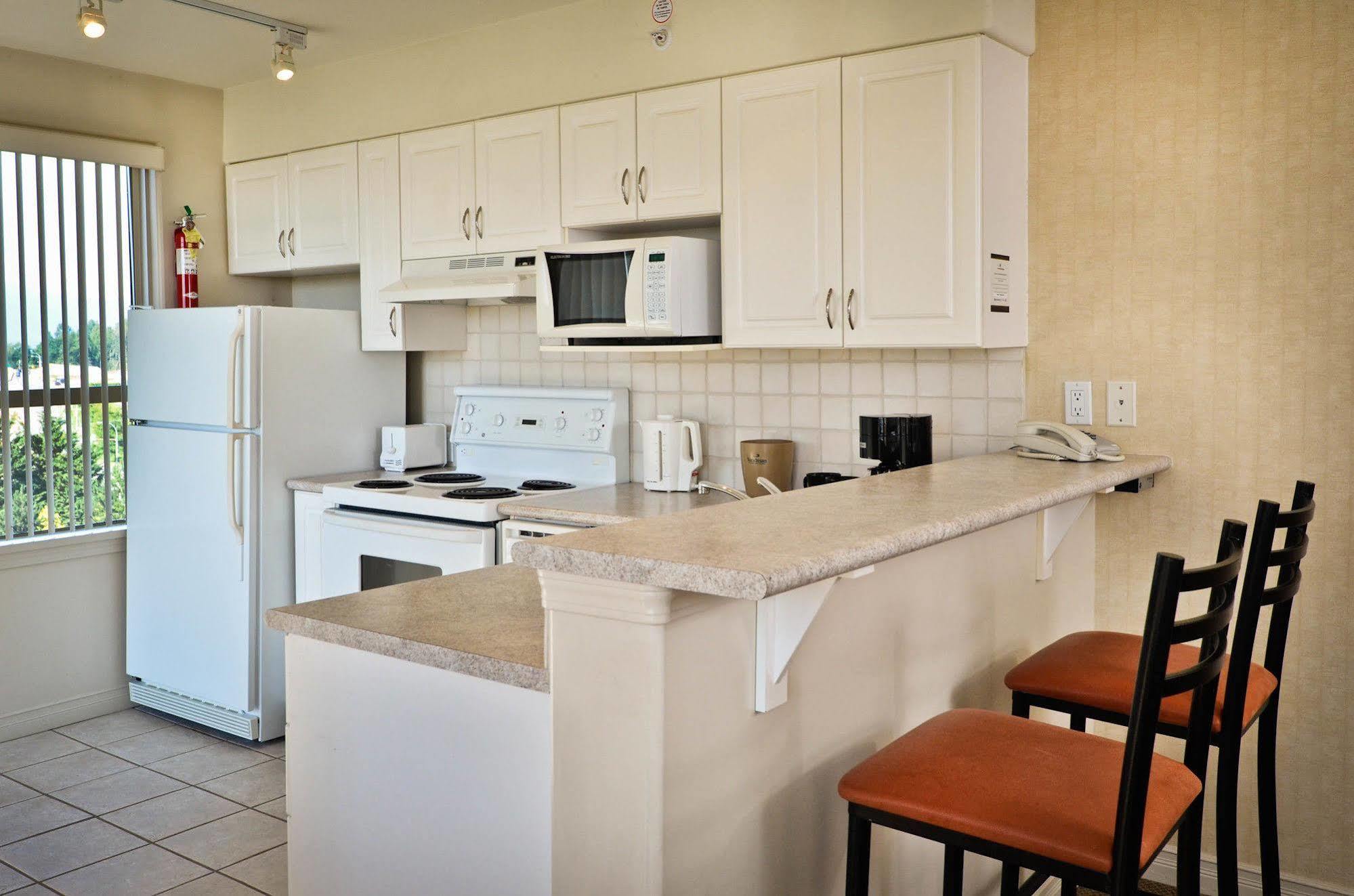 Sandman Suites Surrey - Guildford Екстериор снимка
