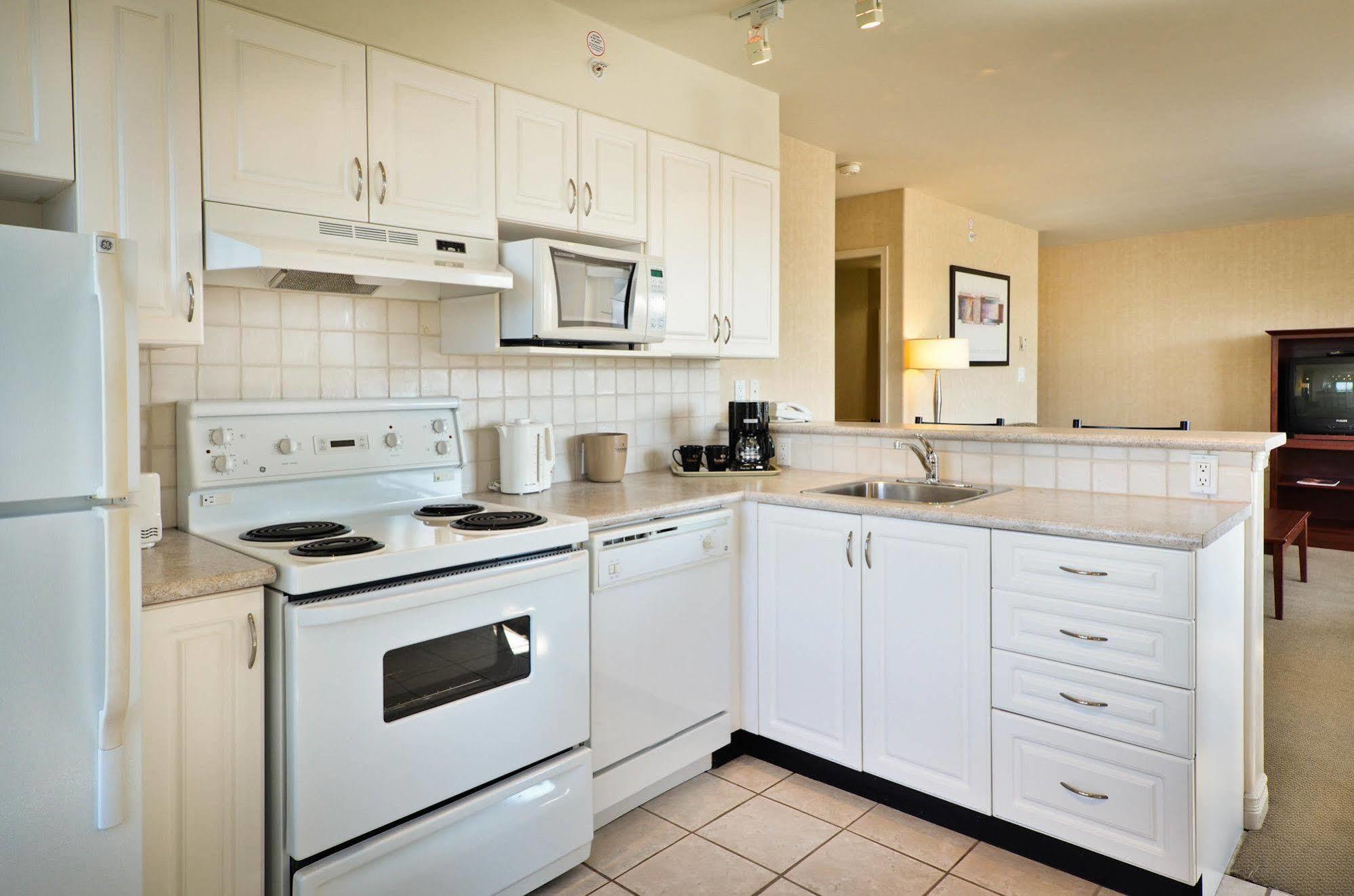 Sandman Suites Surrey - Guildford Екстериор снимка