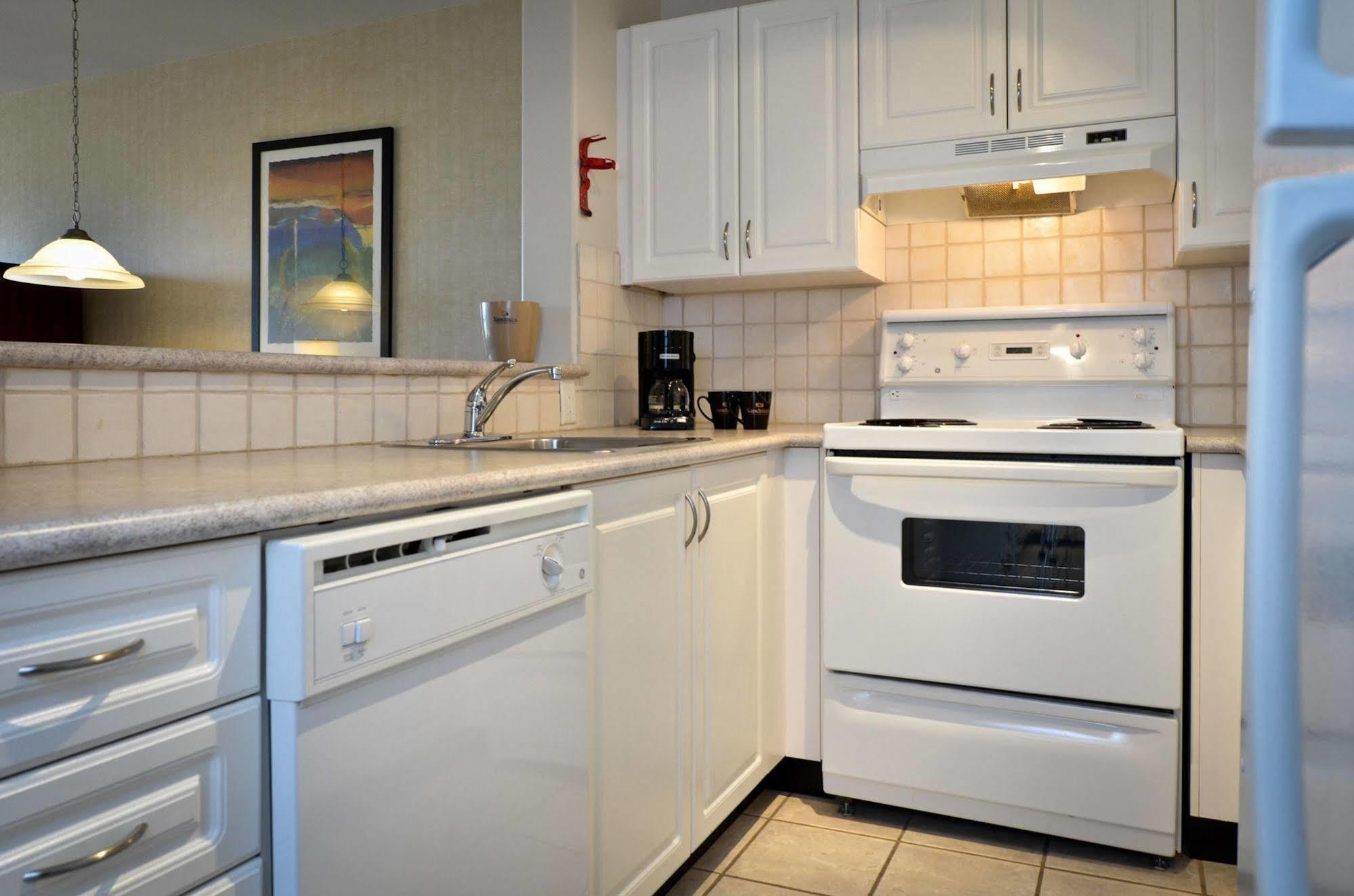Sandman Suites Surrey - Guildford Екстериор снимка