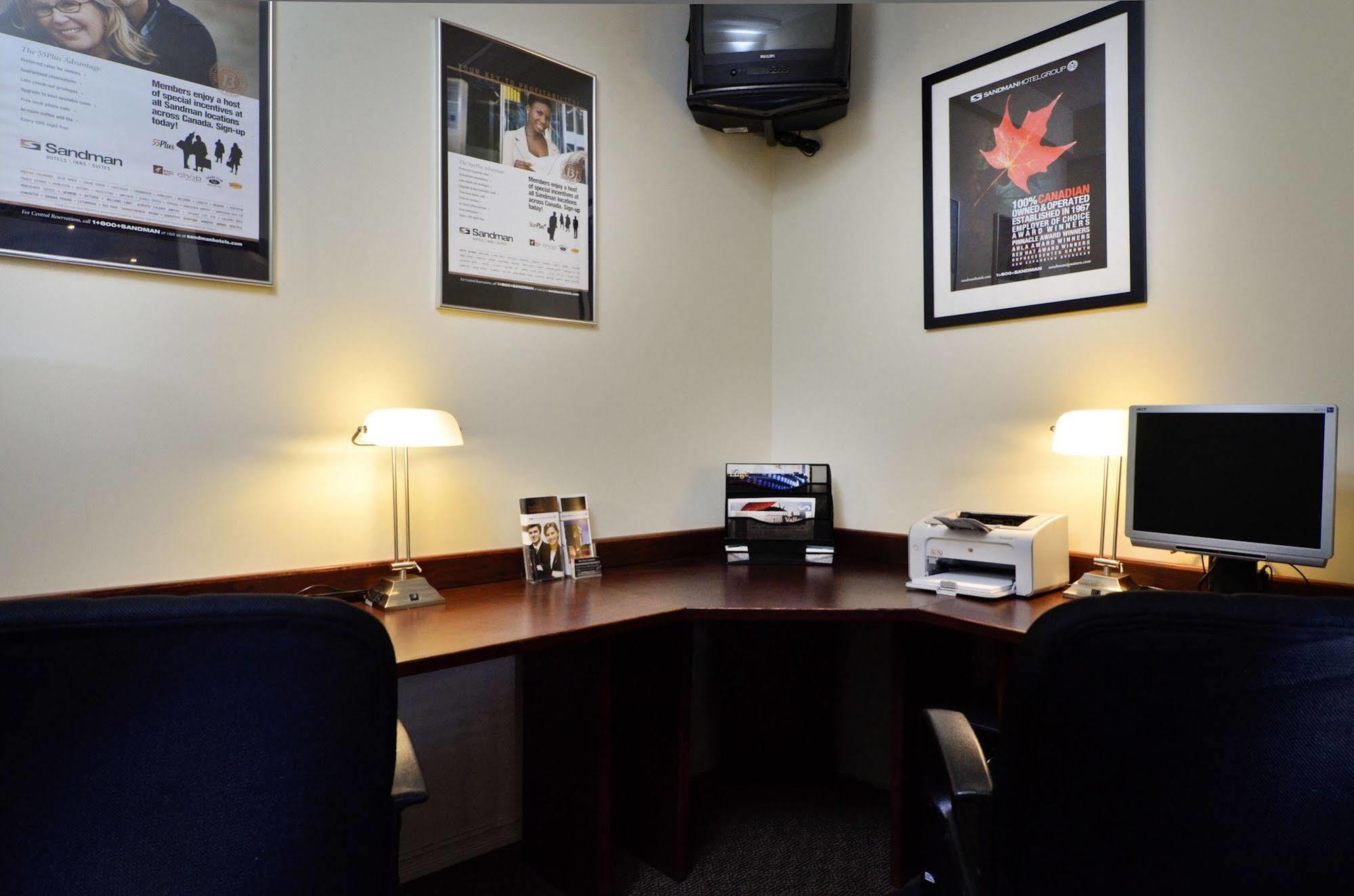 Sandman Suites Surrey - Guildford Екстериор снимка
